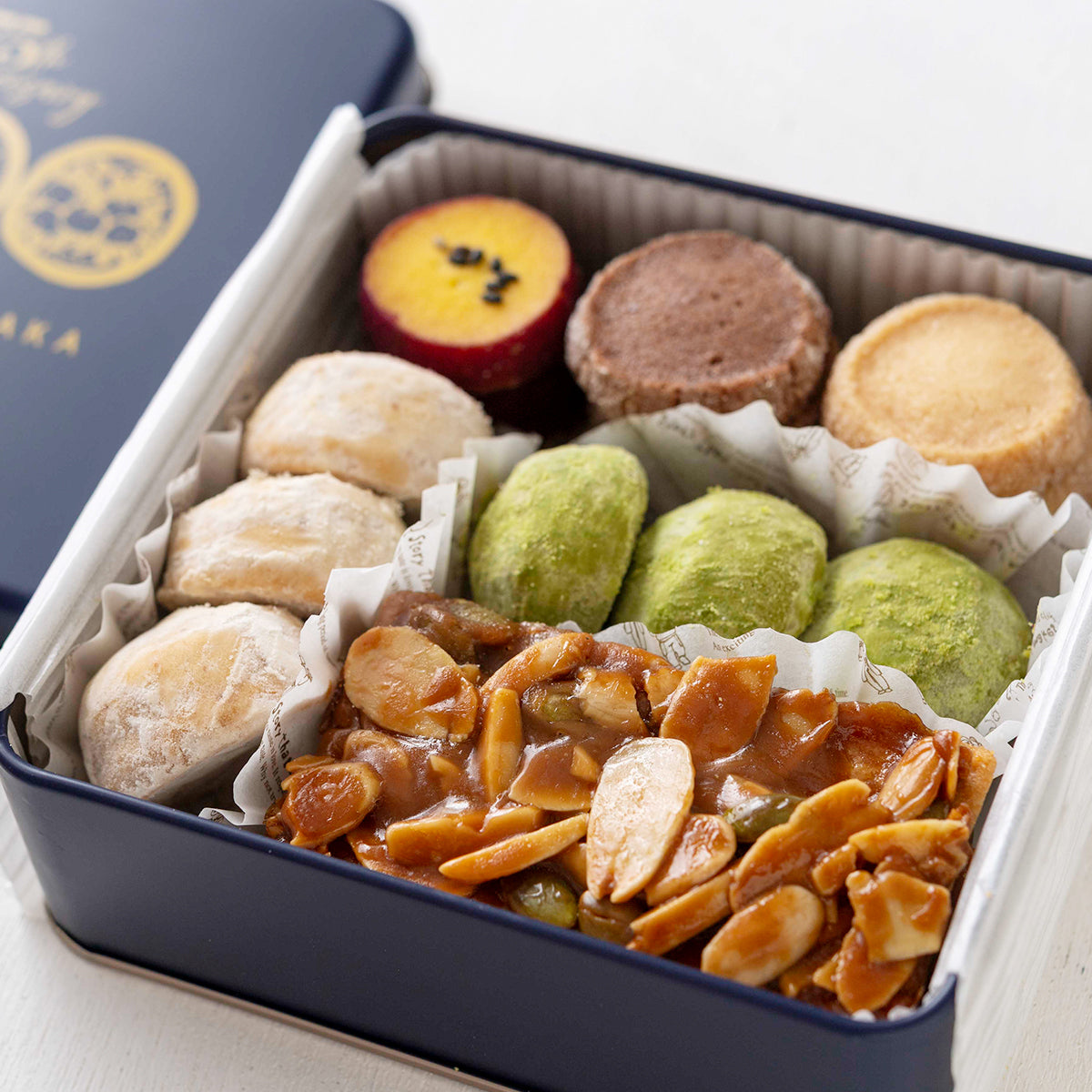 6月22日発売開始　75周年記念クッキー缶　